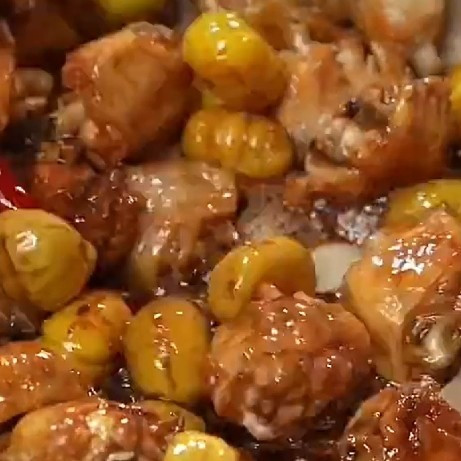 板栗焖鸡：简单美味的秋季家常菜