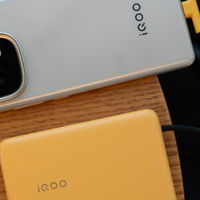 数码周边 篇零：L型接口编织线，一天通勤不断电，iQOO 33W自带线充电宝上手