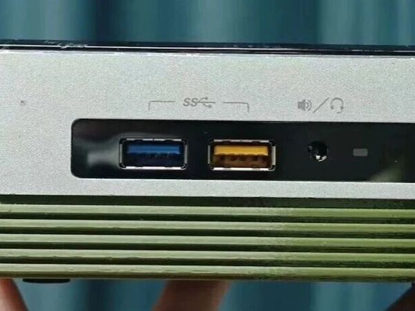 155包邮可以硬解4K的NUC7小主机，双核J4005+hd600核显