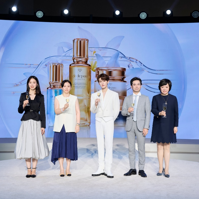 CPB肌肤之钥「钻光护肤系列」重磅革新，聚焦新品打造细胞级分时抗老方案