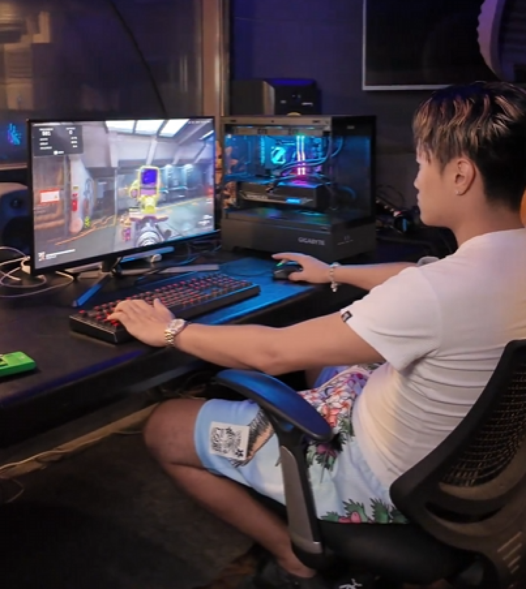 技嘉AORUS全明星计划持续发力：跨界联动多领域名人 定制全家桶主机彰显实力