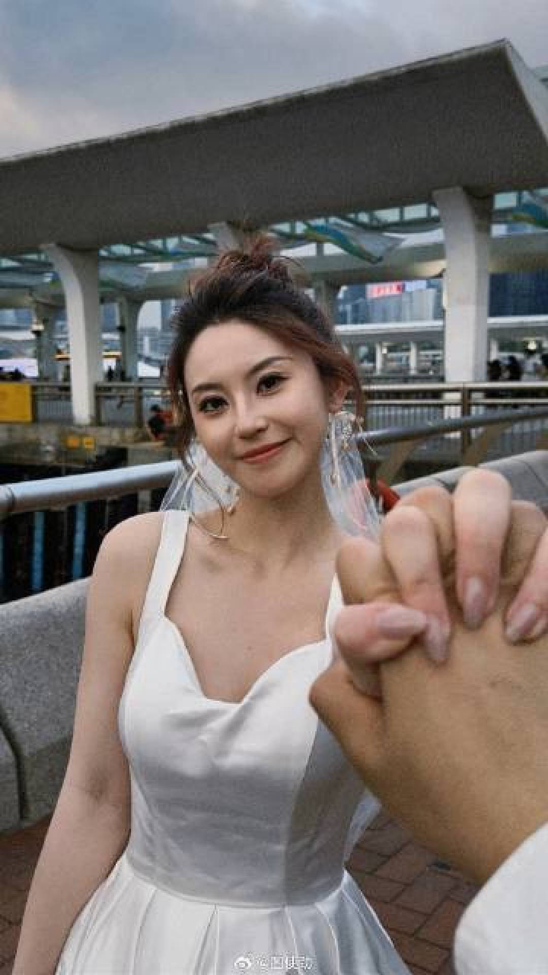 婚纱照争议背后:当代年轻人的仪式感博弈与实用主义革新