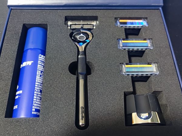 男生的仪式感礼盒！吉列这套剃须刀直接把剃须变享受~