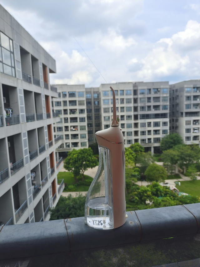 大妈发的博浩冲牙器还真是洗牙的好帮手