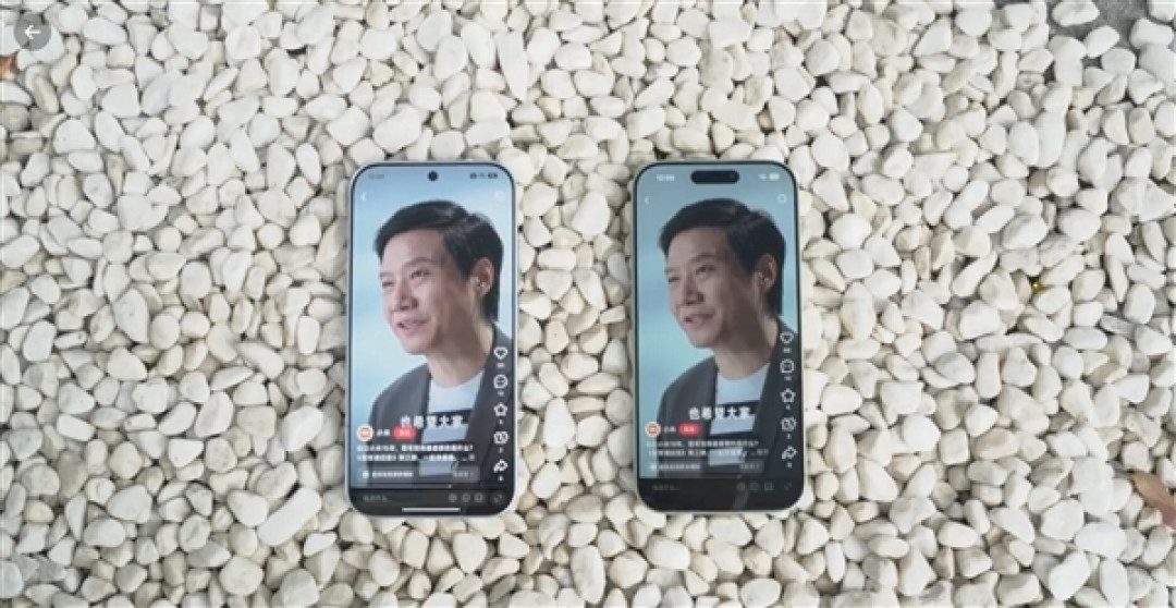 小米17/iPhone 17户外强光下显示对比:小米更清晰