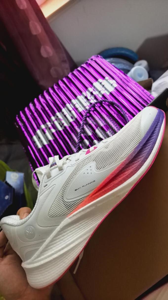 跑鞋