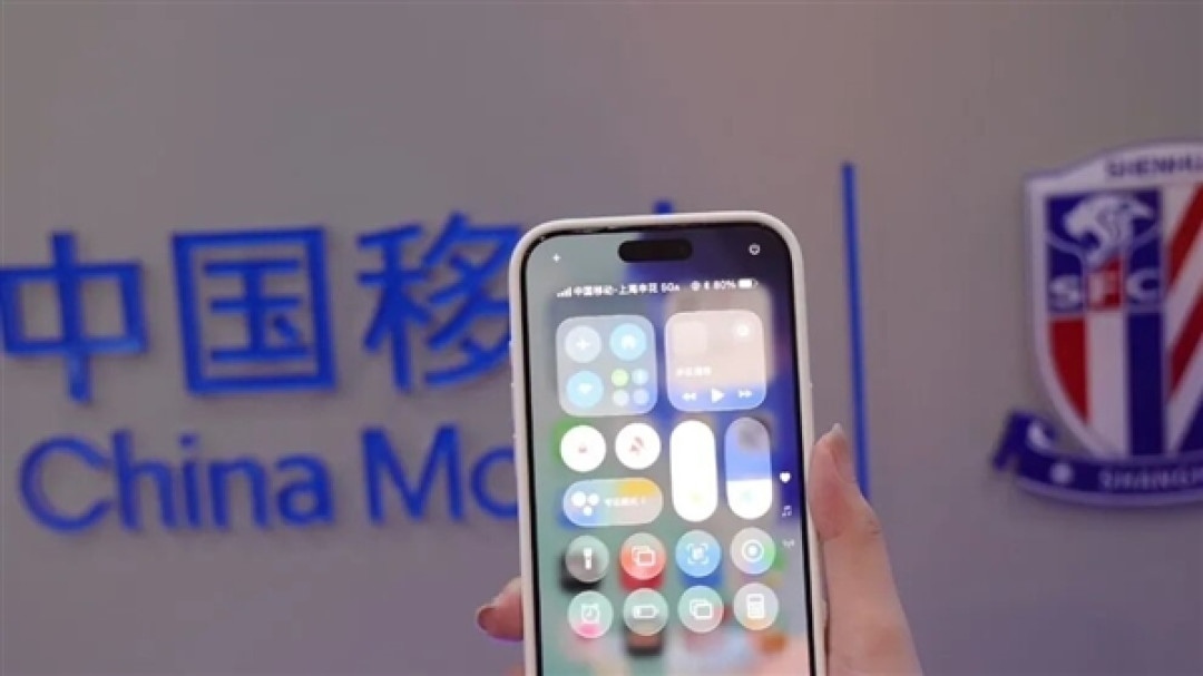 全国首家5G-A移动申花联名厅落地:手机独显8字运营商Logo