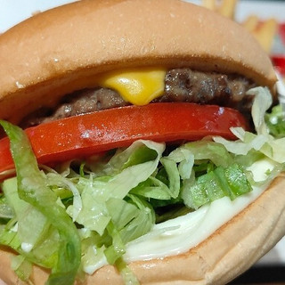 被进口牛肉汉堡界的“艾马仕”背刺，但是真的好吃，你吃过吗？