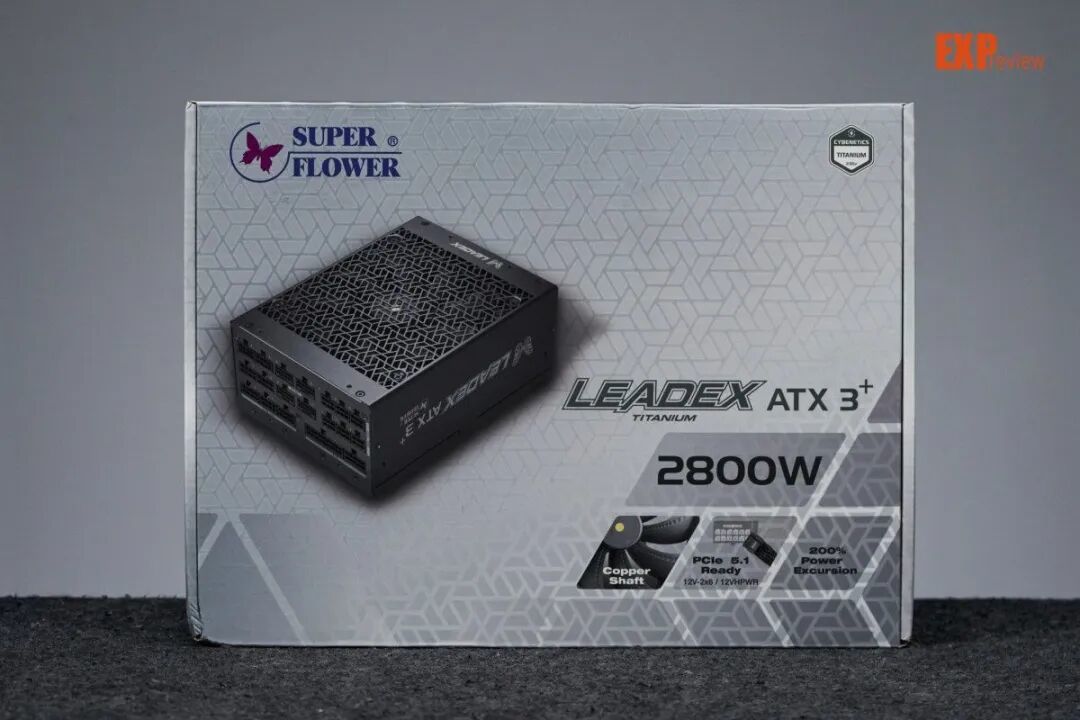 振华LEADEX T2800W电源图赏:修长体型下蕴含着2800W“钛金之力”