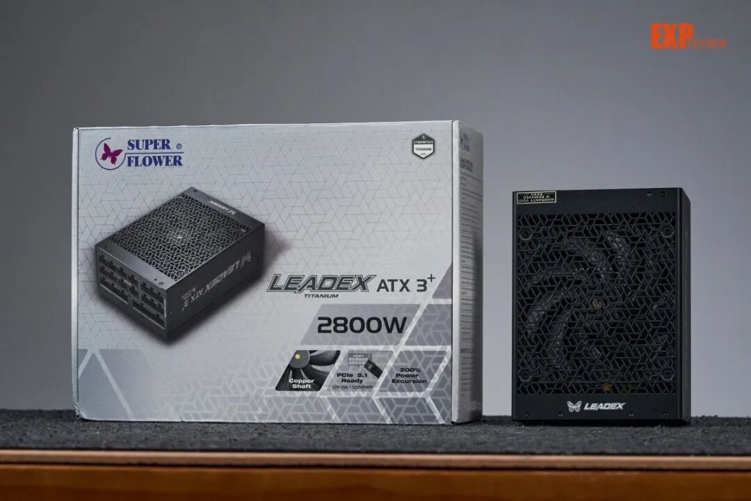 振华LEADEX T2800W电源图赏:修长体型下蕴含着2800W“钛金之力”