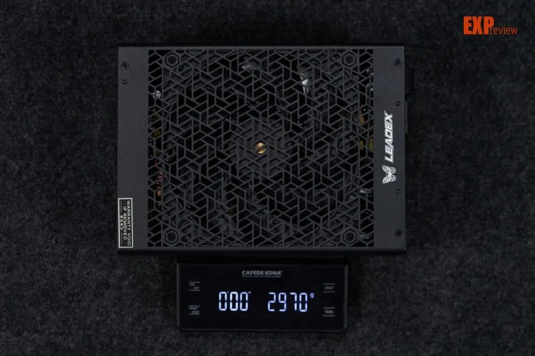 振华LEADEX T2800W电源图赏:修长体型下蕴含着2800W“钛金之力”