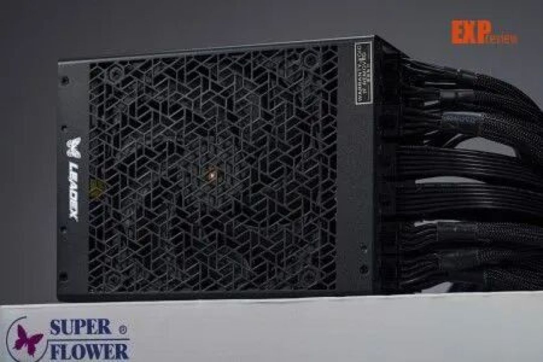 振华LEADEX T2800W电源图赏:修长体型下蕴含着2800W“钛金之力”