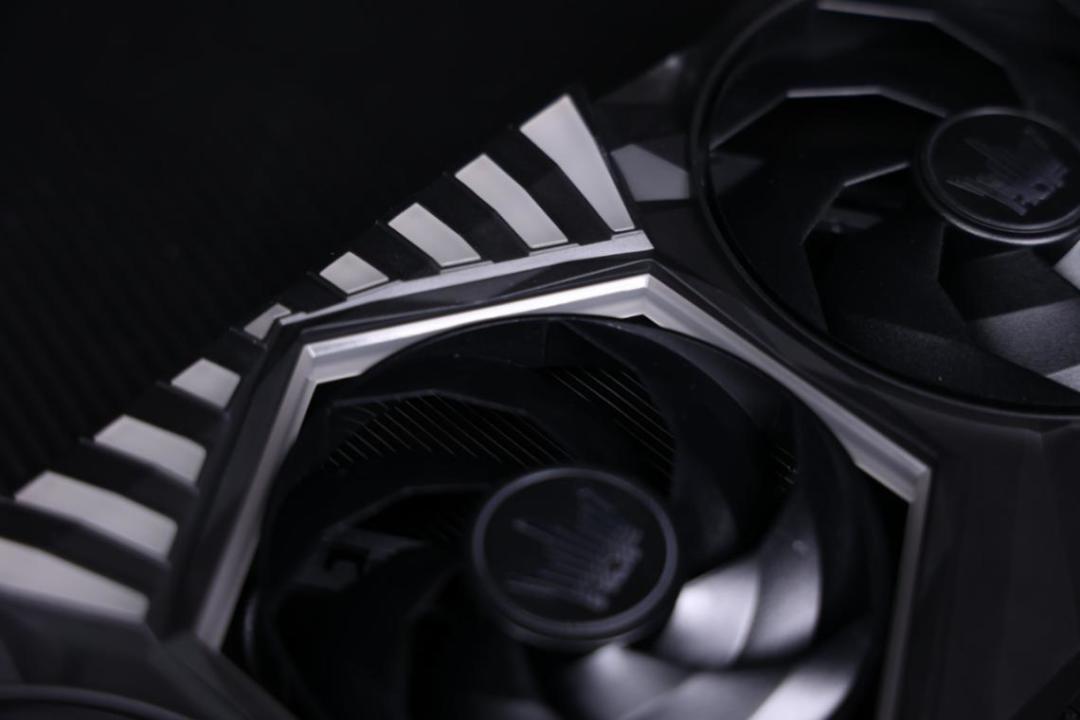 影驰RTX 5070 Ti HOF OC LAB黑魂X 纯黑哑光，旗舰性能