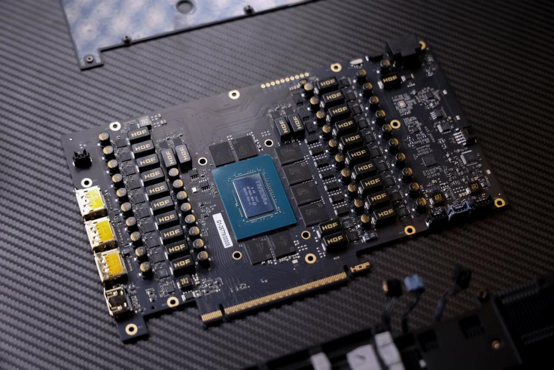 影驰RTX 5070 Ti HOF OC LAB黑魂X 纯黑哑光，旗舰性能