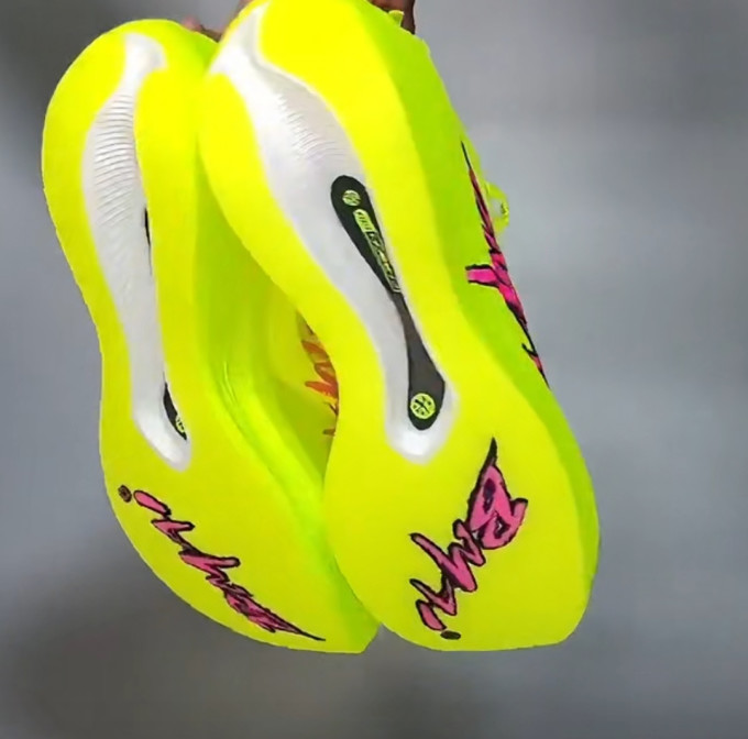 跑鞋