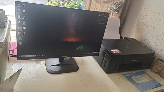 创维显示器