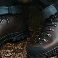 户外必备装备之一，关键时候能救命，10款全球顶级户外品牌登山鞋