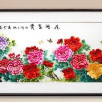 梅子刺绣推出新中式牡丹刺绣挂画，点亮客厅装饰，让家瞬高端！
