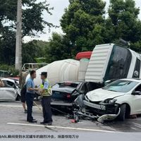 A6L被罐车压顶护住车内乘员！一汽奥迪赠予车主关爱权益