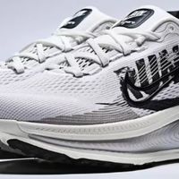Nike VOMERO 18 RUN：缓震与舒适兼备