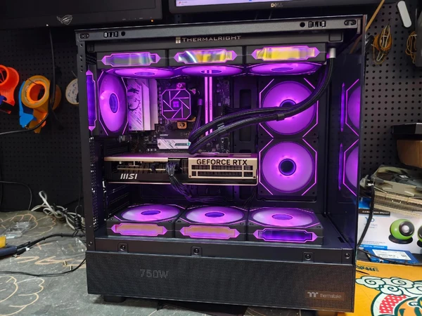 整机配置清单如下：
——————配置单—————— 
【CPU】7800x3d     
【散热器】利民AE360 V3 盒装
【主板】微星B650M ganming WIFI D5