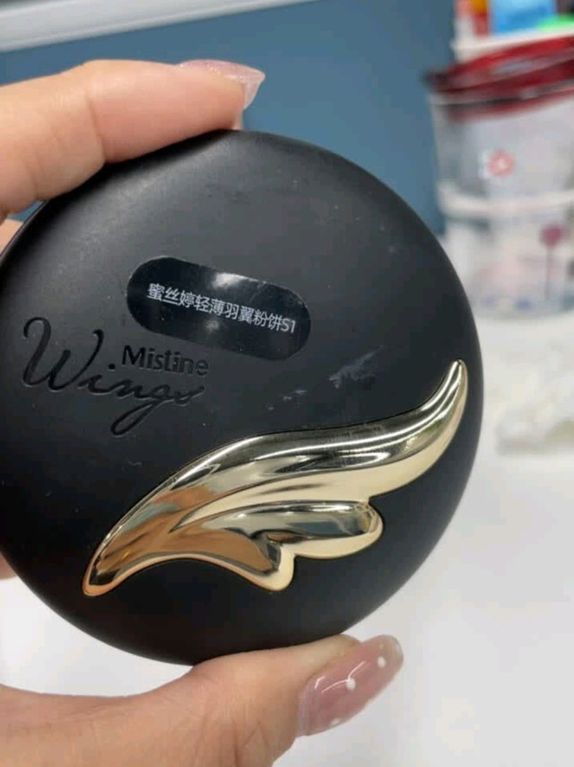 我的通勤补妆神器：Mistine轻薄羽翼粉饼