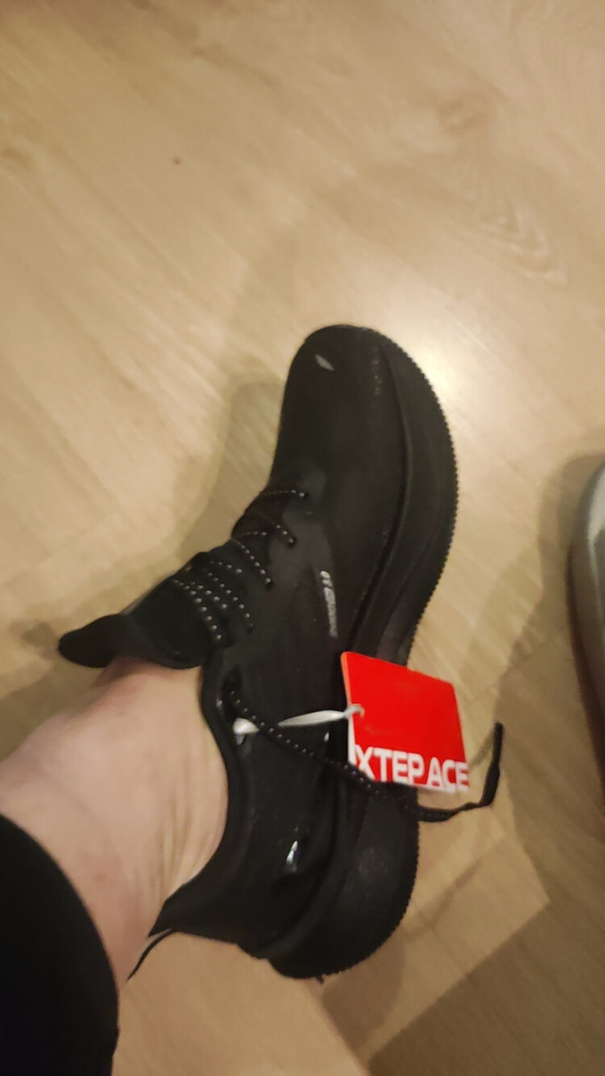 特步跑鞋