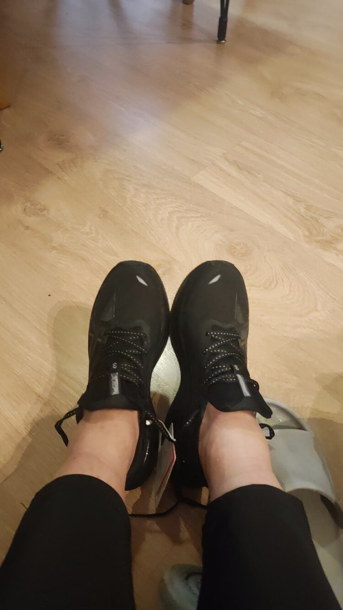 特步跑鞋