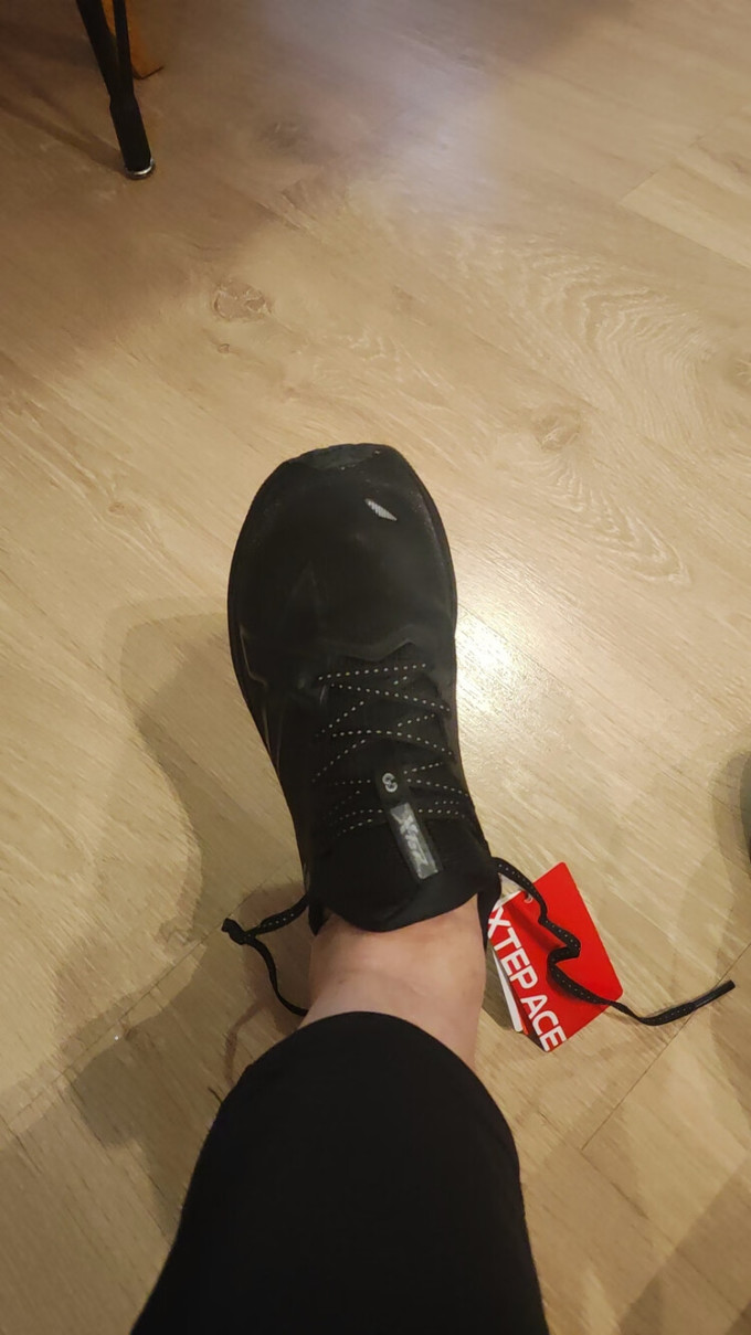 特步跑鞋