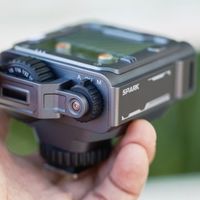 一眼心动机甲风！唯卓仕Spark Z3闪光灯，富士党速冲