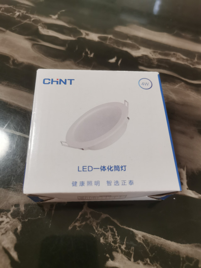 之前买的正泰筒灯，今天换上了