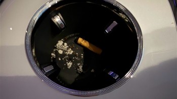 博主用尊界S800拉农村亲戚 杯架被当烟灰缸：烫出一个洞