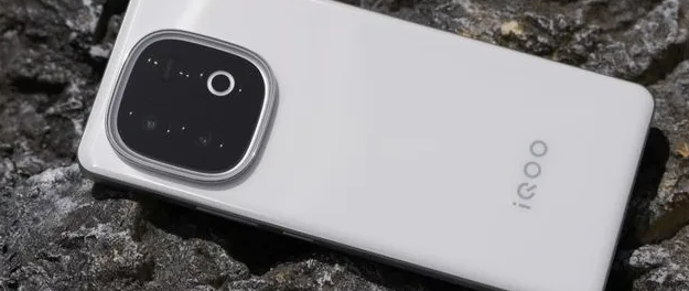 1083元！iQOO Z10 Turbo跌麻了，190万分+144HZ直屏+7650mAh+90W
