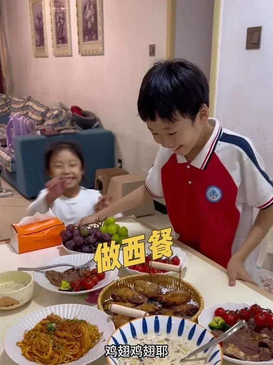 沉浸式在家给娃做西餐 | 生活需要仪式感 那是平淡生活的调味剂#vlog日常 #在家做美食 #兄妹日常 #钛古多米诺 #电磁炉推荐