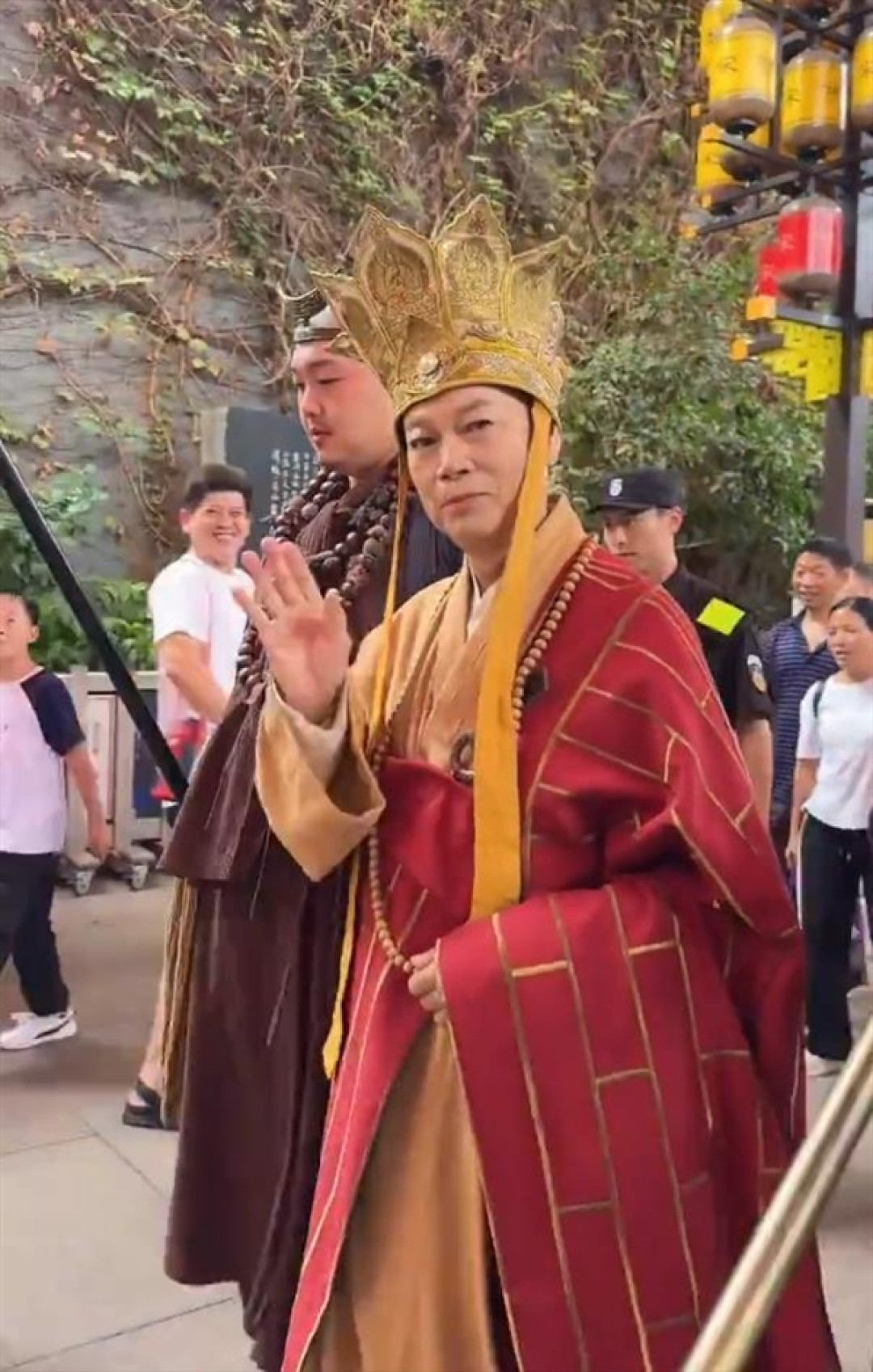 国庆长假多位老戏骨集体景区再“上岗”:大话西游唐僧、鸠摩智等重现经典角色
