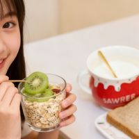 别再“硬啃”猕猴桃啦！解锁它的软糯吃法，滋润整个秋天！