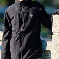 单导动态 C80 胸袋立领棉服：保暖防护全在线