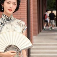 执扇藏千年意、清风起万里山：费戈名仕钛扇