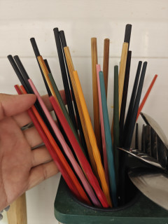 家里筷子发黑发霉，我妈就是不肯扔！！！