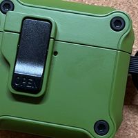# 我的AirPods新装：绿色机甲保护壳使用体验