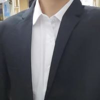 罗蒙西装：修身剪裁与高品质面料