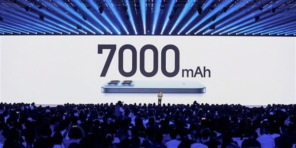 重度负载实测续航超15小时！雷军：7000mAh的小米17真心不用担心续航问题了
