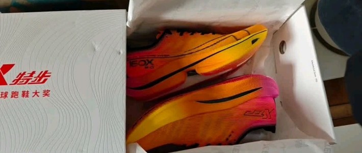 给爱跑步的娃选对鞋！特步「橙风破浪」让10公里奔跑超轻松