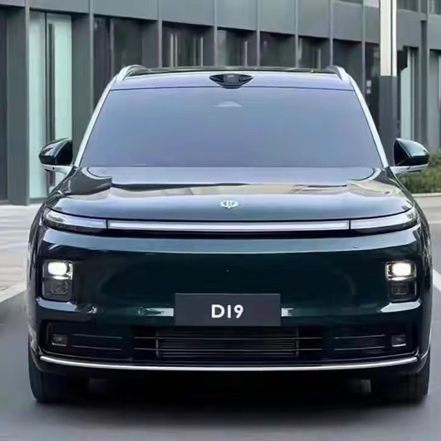 25万杀疯了！零跑D19亮相，全尺寸SUV要掀理想问界的桌子？