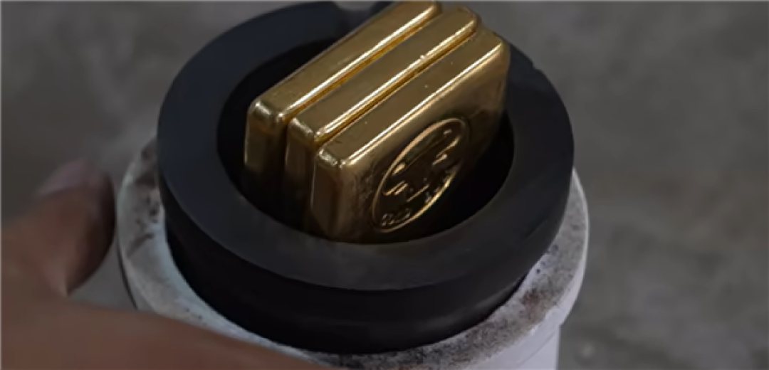 揭秘全球唯一黄金版RTX 5090D!6公斤黄金 神秘大佬买走