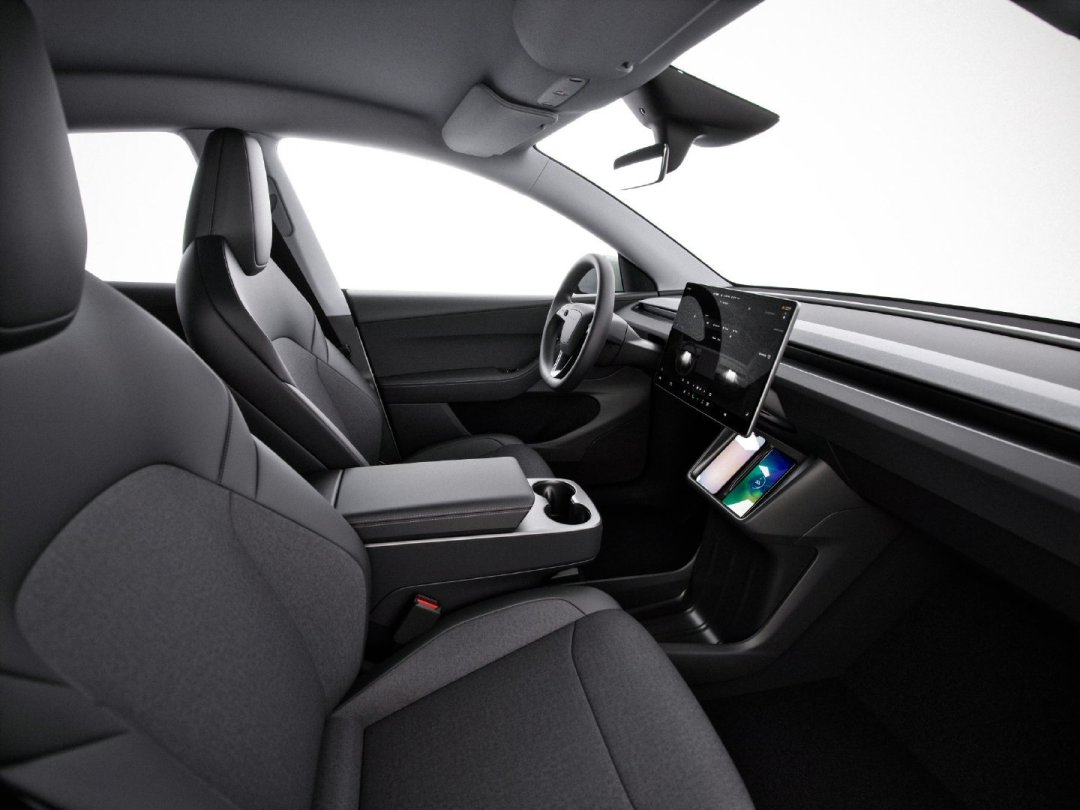 特斯拉美国推出Model 3/Y极简版:砍掉20余项配置降10%售价,516km续航保留HW4硬件