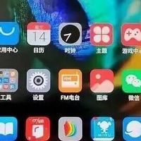 6年前的双面屏手机，主屏能打电话刷视频，副水墨屏还能看书！