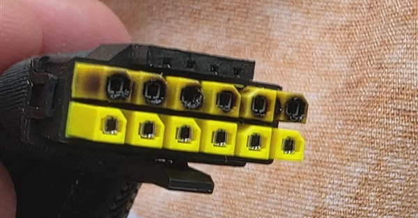 12V-2x6顯卡供電接頭焦黑與燒毀案例