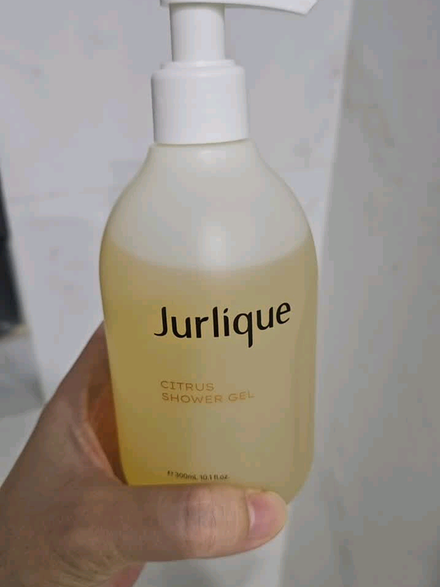 柠檬天竺葵沐浴露，清新每一天