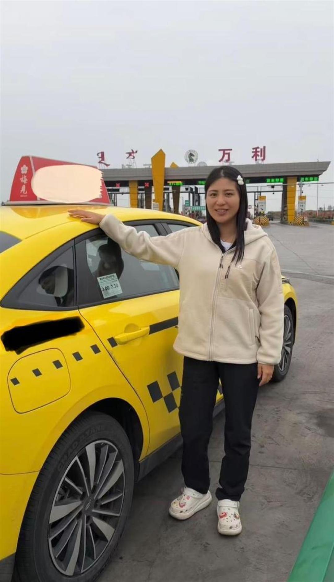重庆女子打出租车去内蒙古，打表行程1700公里